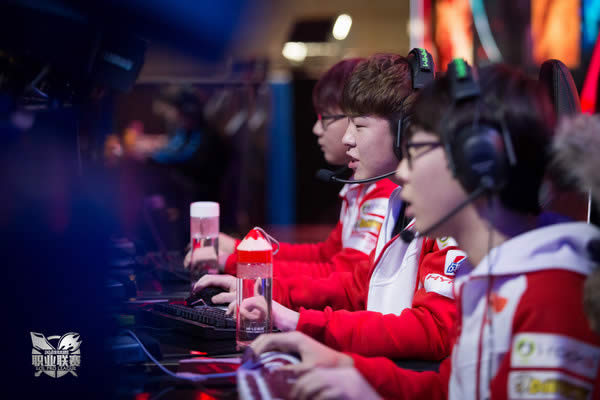 lpl2015春季赛第4周首日战报