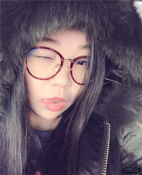 ������ҫ��һ������ Ů��˵��������ֱ���ײ�
