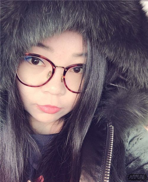 ������ҫ��һ������ Ů��˵��������ֱ���ײ�